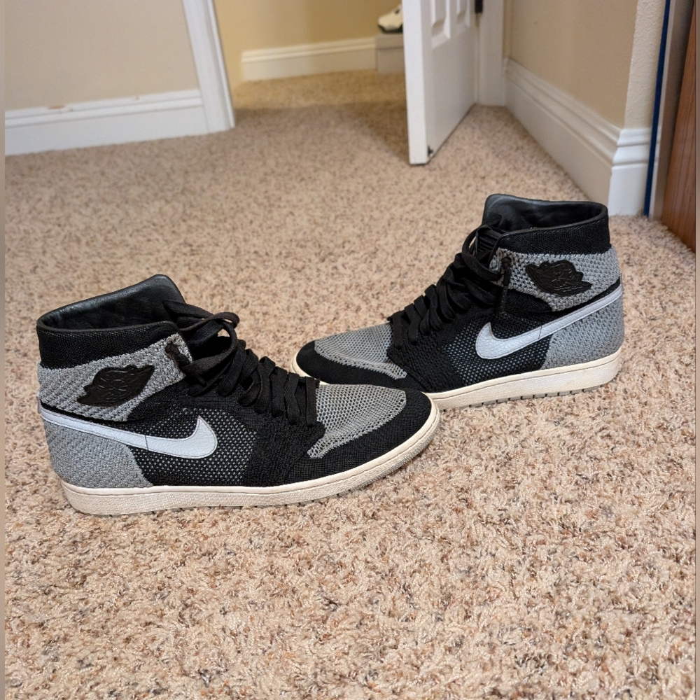 Nike Men's Black and Gray High-Top Sneakers